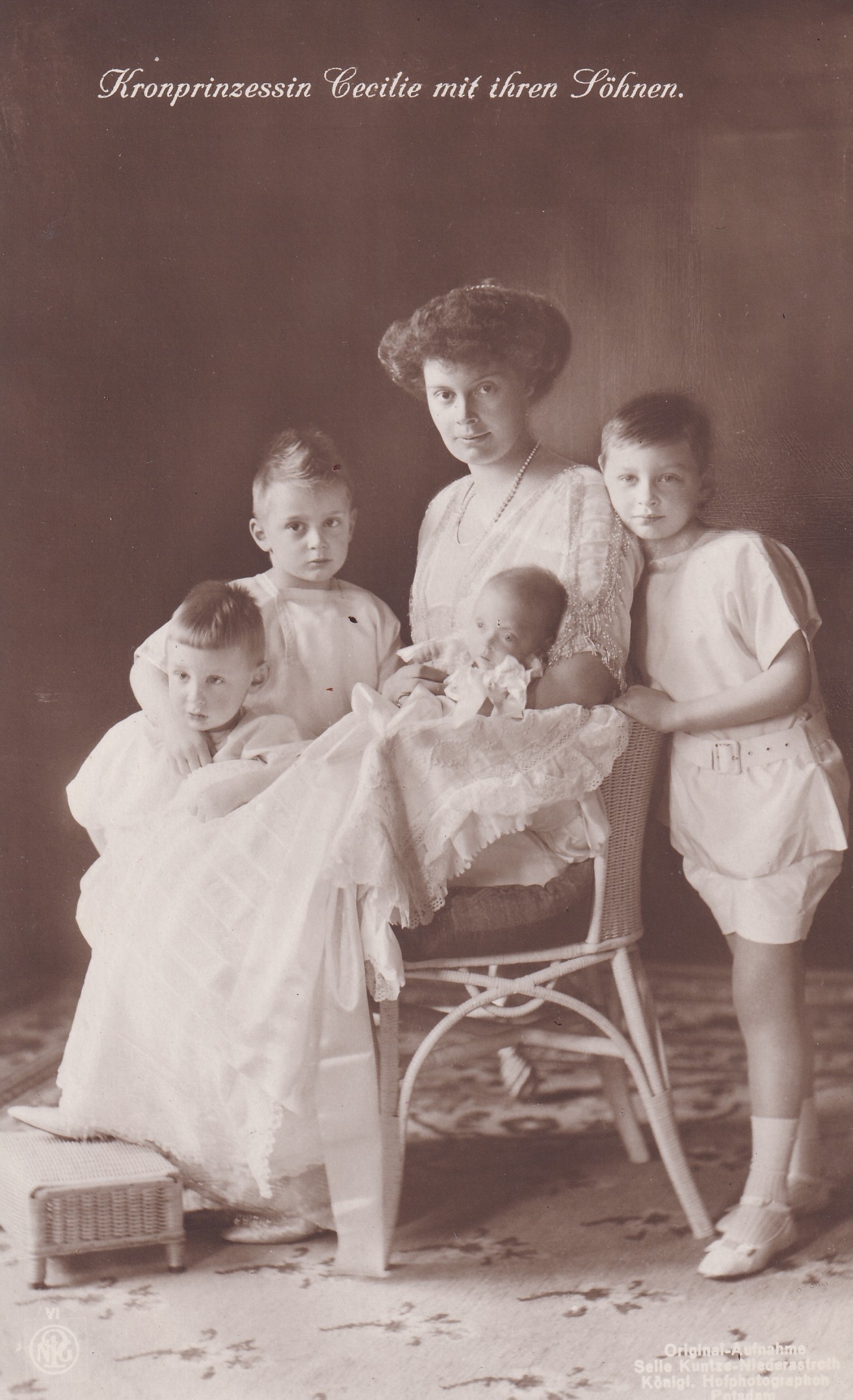 Bildpostkarte mit Foto der Kronprinzessin Cecilie und ihren vier Söhnen, 1912 (Schloß Wernigerode GmbH RR-F)