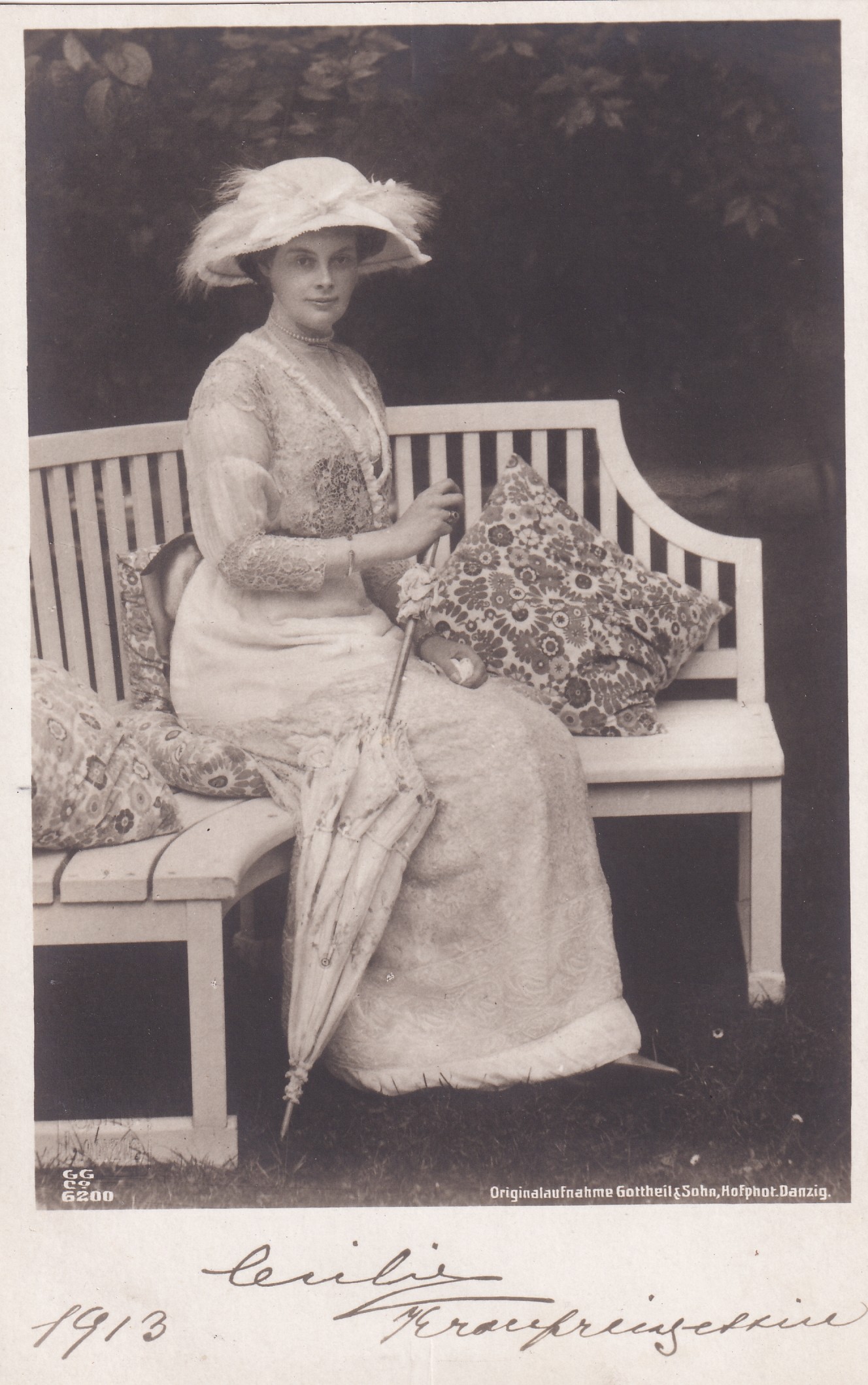 Bildpostkarte mit Foto der Kronprinzessin Cecilie, 1913 (Schloß Wernigerode GmbH RR-F)
