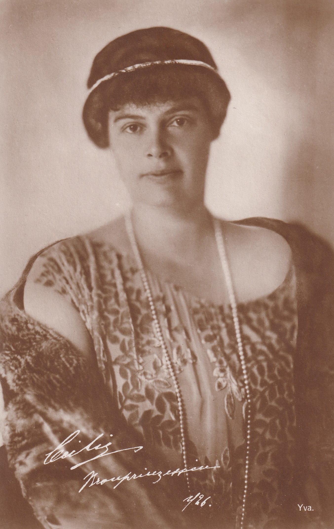 Bildpostkarte mit Foto der ehemaligen Kronprinzessin Cecilie, 1926 (Schloß Wernigerode GmbH RR-F)