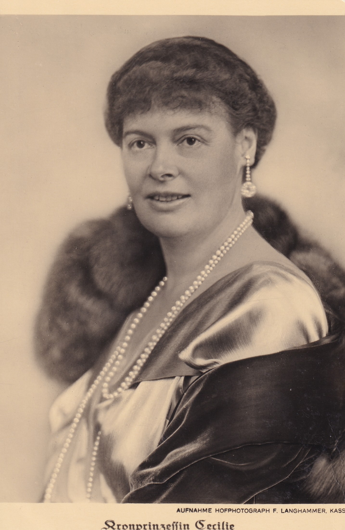 Bildpostkarte mit Foto der ehemaligen Kronprinzessin Cecilie, 1933 (Schloß Wernigerode GmbH RR-F)