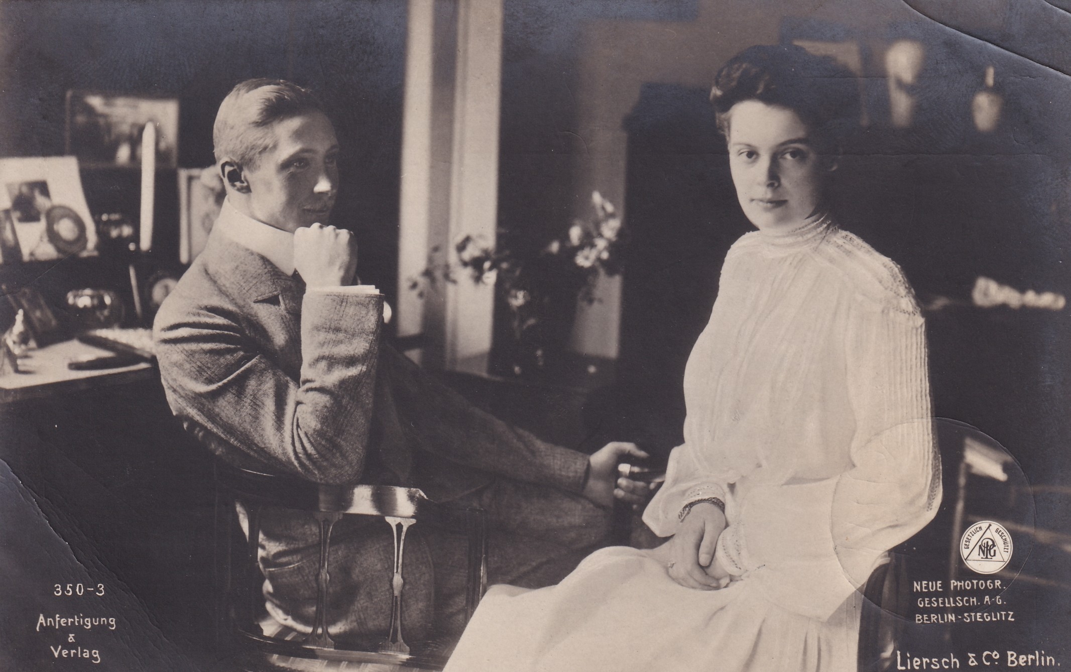 Bildpostkarte mit Foto des Kronprinzenpaares Wilhelm und Cecilie bei seiner Verlobung, 1904 (Schloß Wernigerode GmbH RR-F)