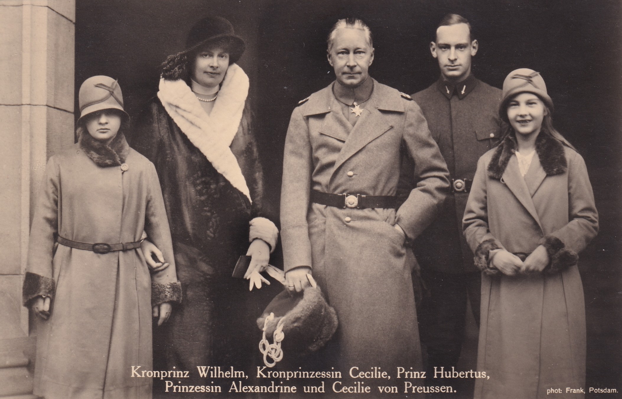Bildpostkarte mit Foto des ehemaligen Kronprinzenpaares mit drei seiner Kinder, 1932 (Schloß Wernigerode GmbH RR-F)