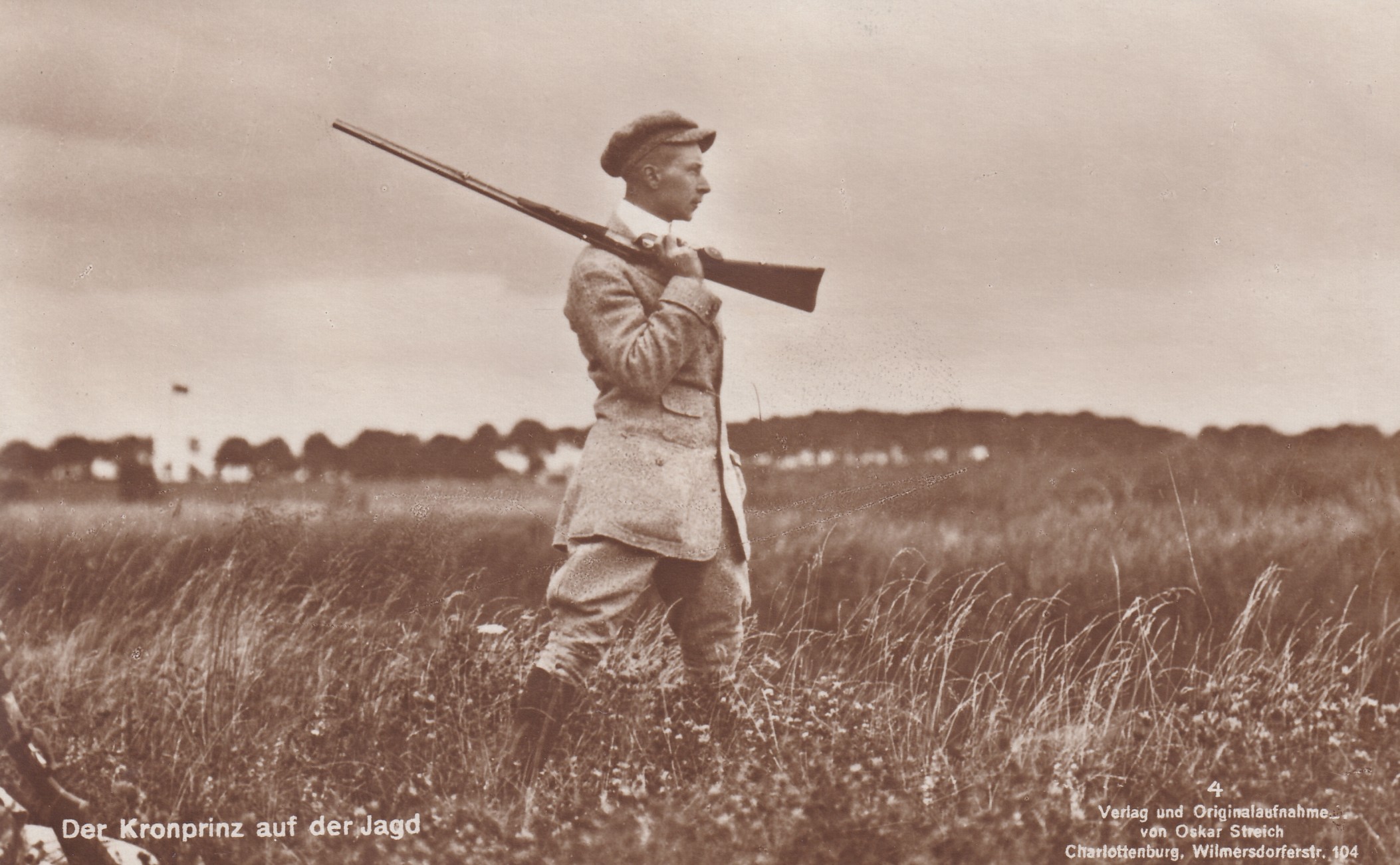 Bildpostkarte mit Foto des deutschen Kronprinzen Wilhelm bei der Jagd, 1913 (Schloß Wernigerode GmbH RR-F)