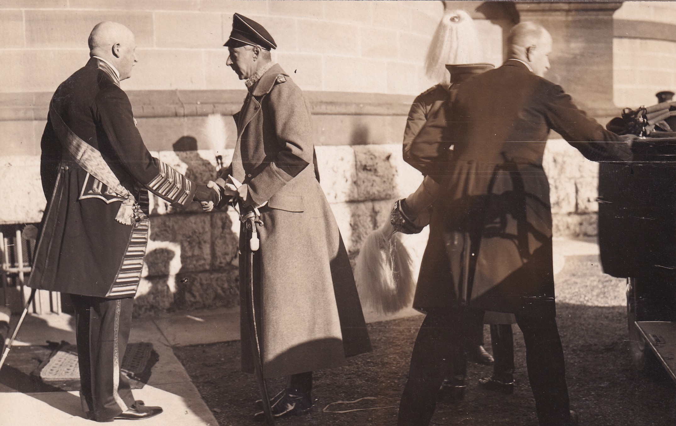 Bildpostkarte mit Foto des ehemaligen Kronprinzen Wilhelm bei der Beisetzung des Fürsten Wilhelm von Hohenzollern, 1927 (Schloß Wernigerode GmbH RR-F)