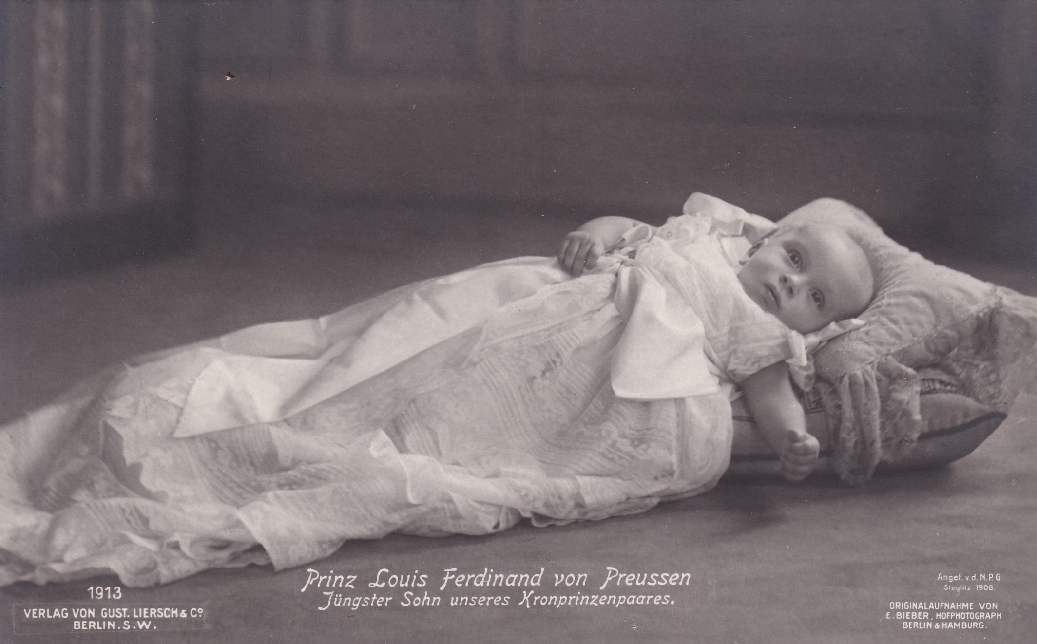 Bildpostkarte mit Foto von Prinz Louis Ferdinand von Preußen (1907-1994) im Taufkleid, 1908 (Schloß Wernigerode GmbH RR-F)