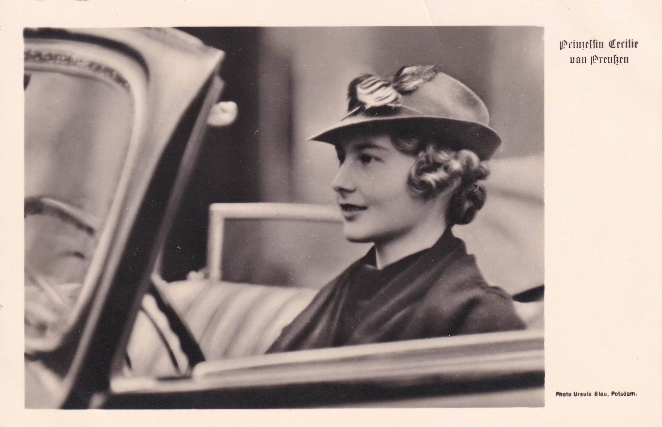 Bildpostkarte mit Foto der Prinzessin Cecilie von Preußen (1917-1975) im Auto, 1936 (Schloß Wernigerode GmbH RR-F)