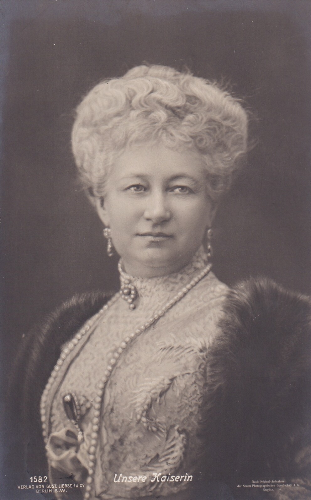Bildpostkarte mit Foto der letzten deutschen Kaiserin Auguste Viktoria (1858-1921), 1907 (Schloß Wernigerode GmbH RR-F)