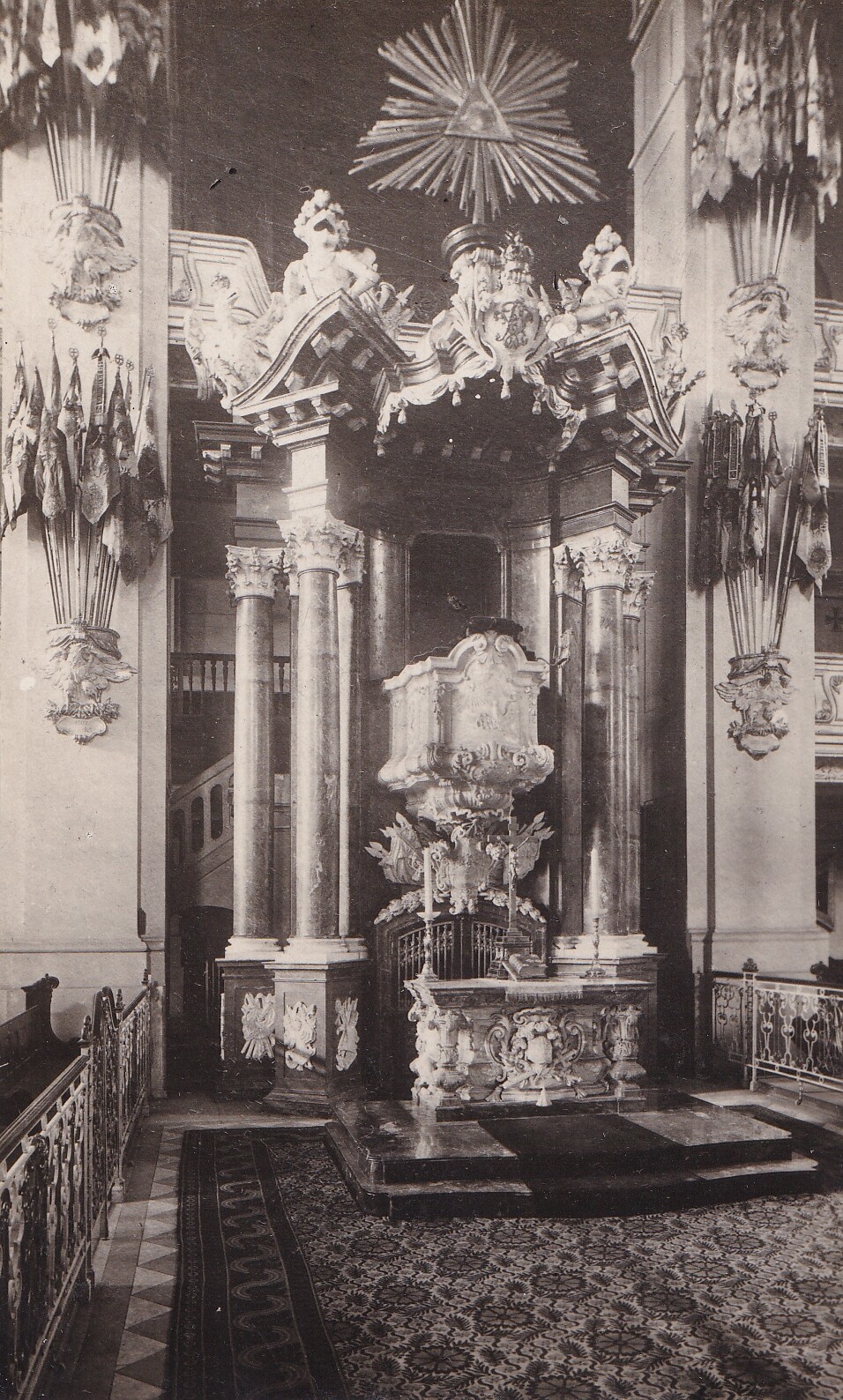 Bildpostkarte mit fotografischer Ansicht des Altars der Potsdamer Garnisonkirche, um 1925 (Schloß Wernigerode GmbH RR-F)