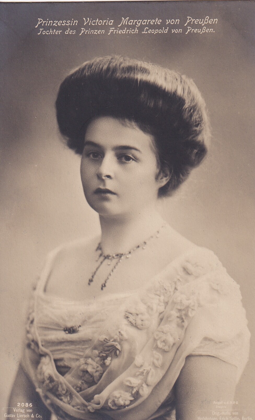 Bildpostkarte mit Foto der Prinzessin Victoria Margarete von Preußen (1890-1923), 1908 (Schloß Wernigerode GmbH RR-F)