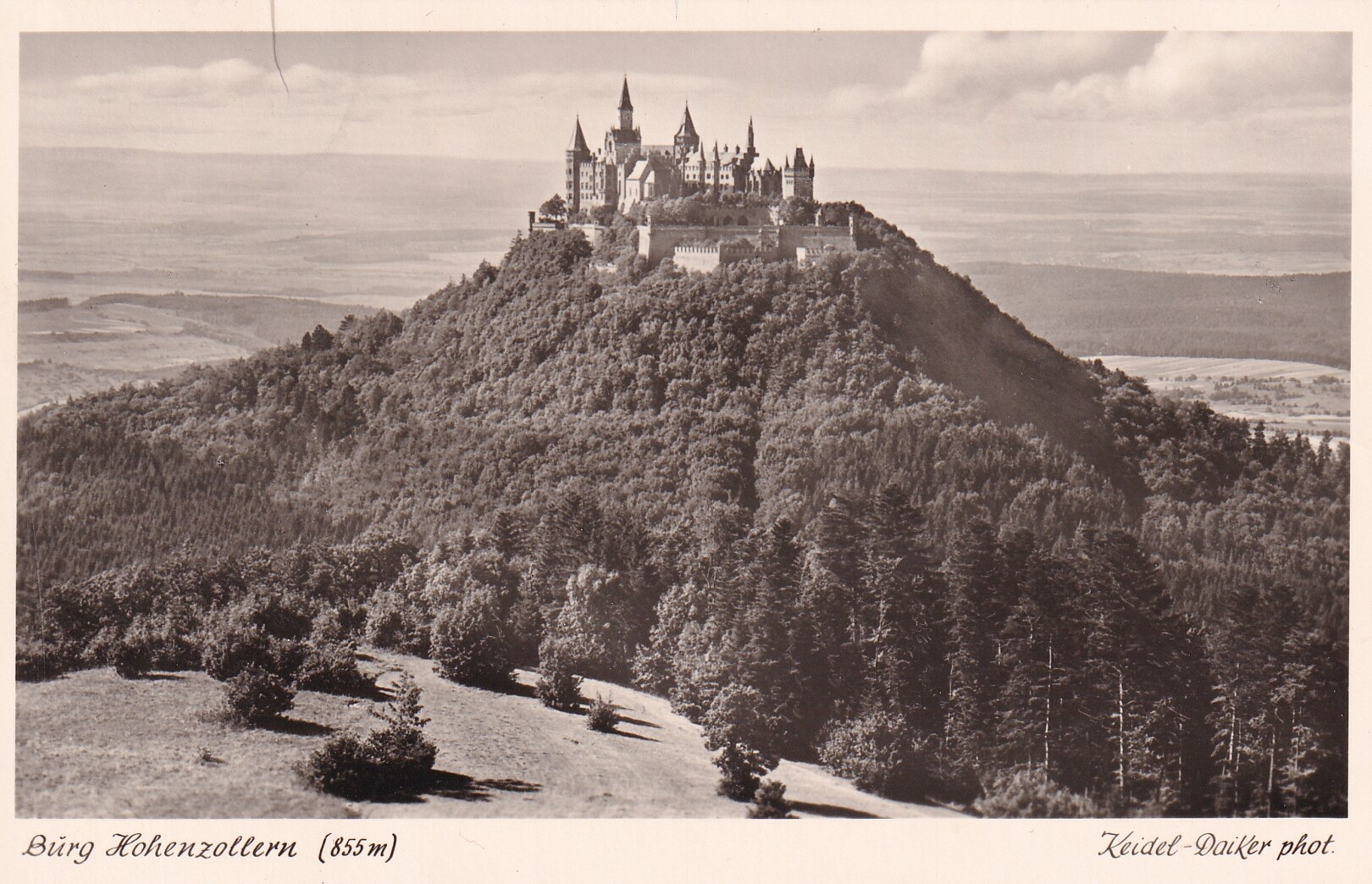 Bildpostkarte mit Foto der Burg Hohenzollern von Südwesten, um 1950 (Schloß Wernigerode GmbH RR-F)