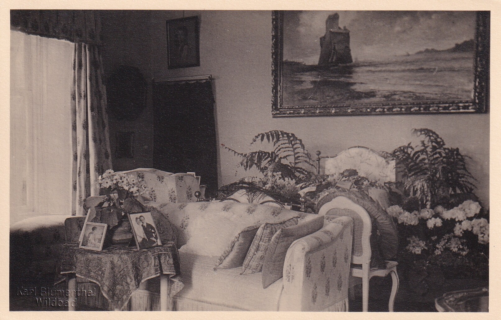 Bildpostkarte mit Foto des Sterbezimmers der ehemaligen deutschen Kaiserin Auguste Viktoria (1858-1921) im niederländischen Exilsitz Huis Doorn, 1927 (Schloß Wernigerode GmbH RR-F)