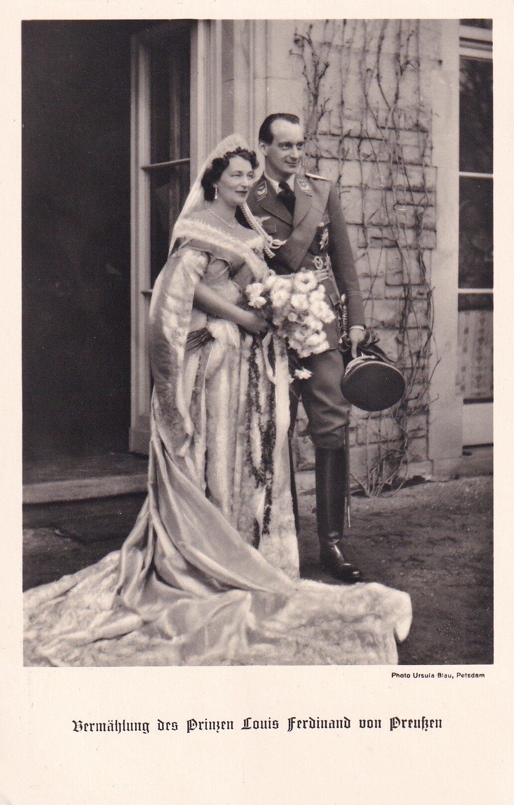 Bildpostkarte mit Hochzeitsfoto von Louis Ferdinand Prinz und Kira Prinzessin von Preußen am 2.5.1938 (Schloß Wernigerode GmbH RR-F)