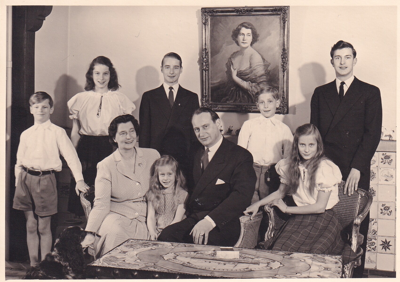 Bildpostkarte mit Gruppenfoto der Familie des Louis Ferdinand Prinz von Preußen (1907-1994), 1955 (Schloß Wernigerode GmbH RR-F)
