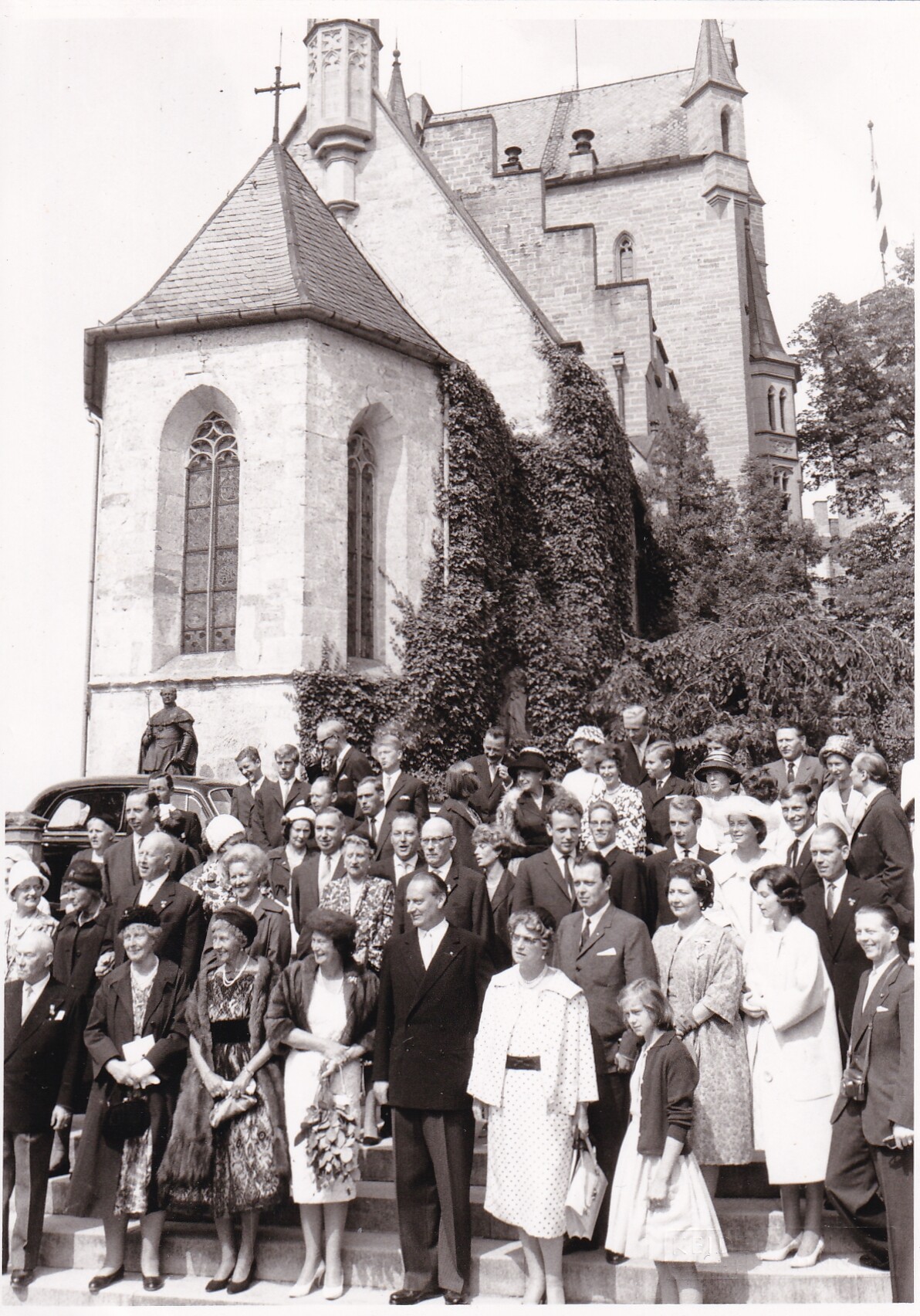 Bildpostkarte mit Foto vom Familientreffen zum 900-jährigen Bestehen des Hauses Hohenzollern auf der Burg Hohenzollern, 22.07.1961 (Schloß Wernigerode GmbH RR-F)