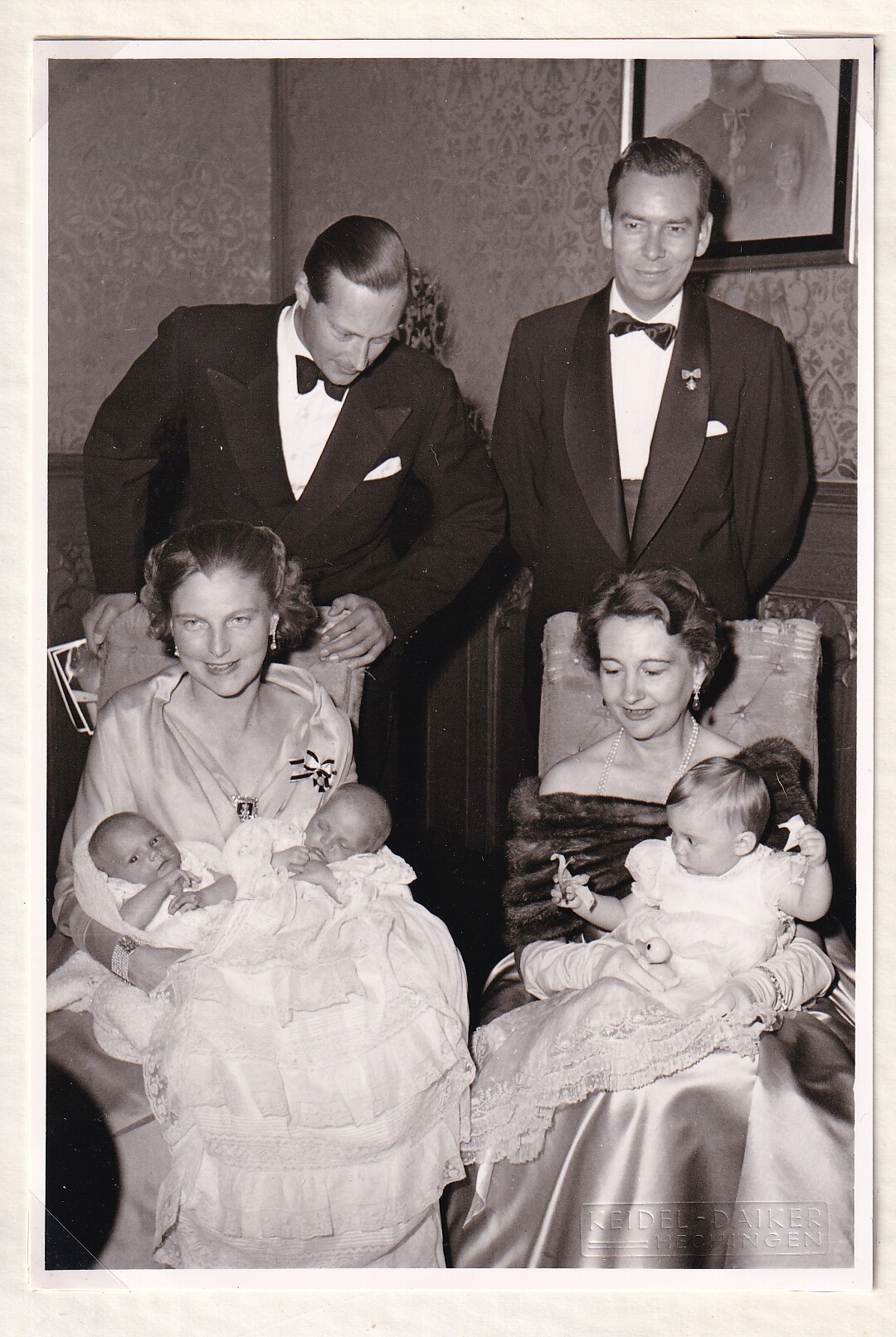 Foto anlässlich einer Taufe von Mitgliedern des Hauses Preußen auf der Burg Hohenzollern, 15.06.1955 (Schloß Wernigerode GmbH RR-F)