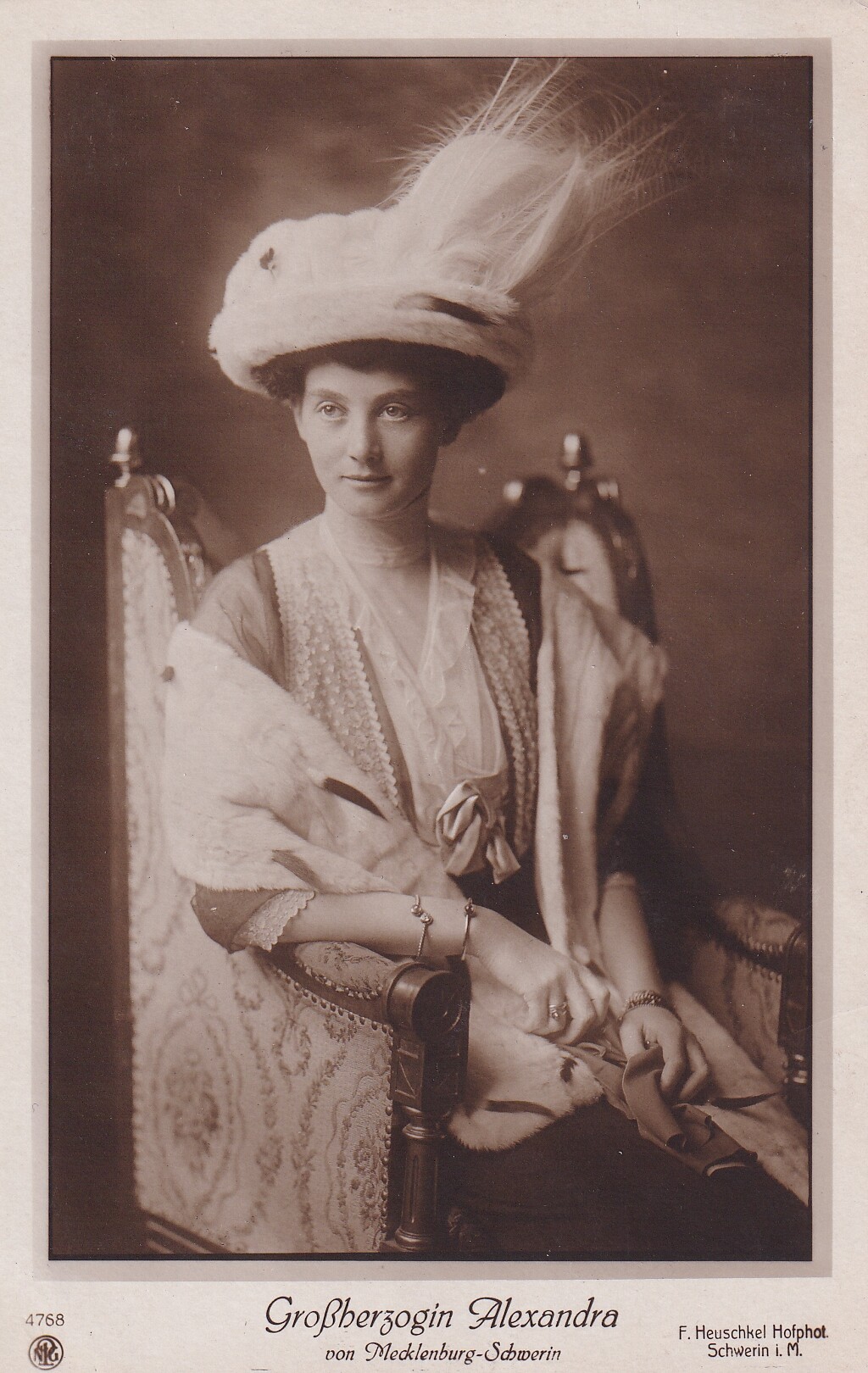 Bildpostkarte mit Foto von Großherzogin Alexandra von Mecklenburg-Schwerin (1882-1963), 1914 (Schloß Wernigerode GmbH RR-F)