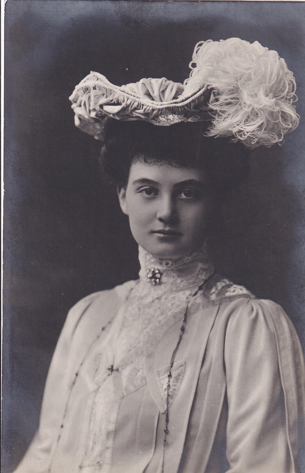 Bildpostkarte mit Foto von Großherzogin Alexandra von Mecklenburg-Schwerin (1882-1963), 1905 (Schloß Wernigerode GmbH RR-F)