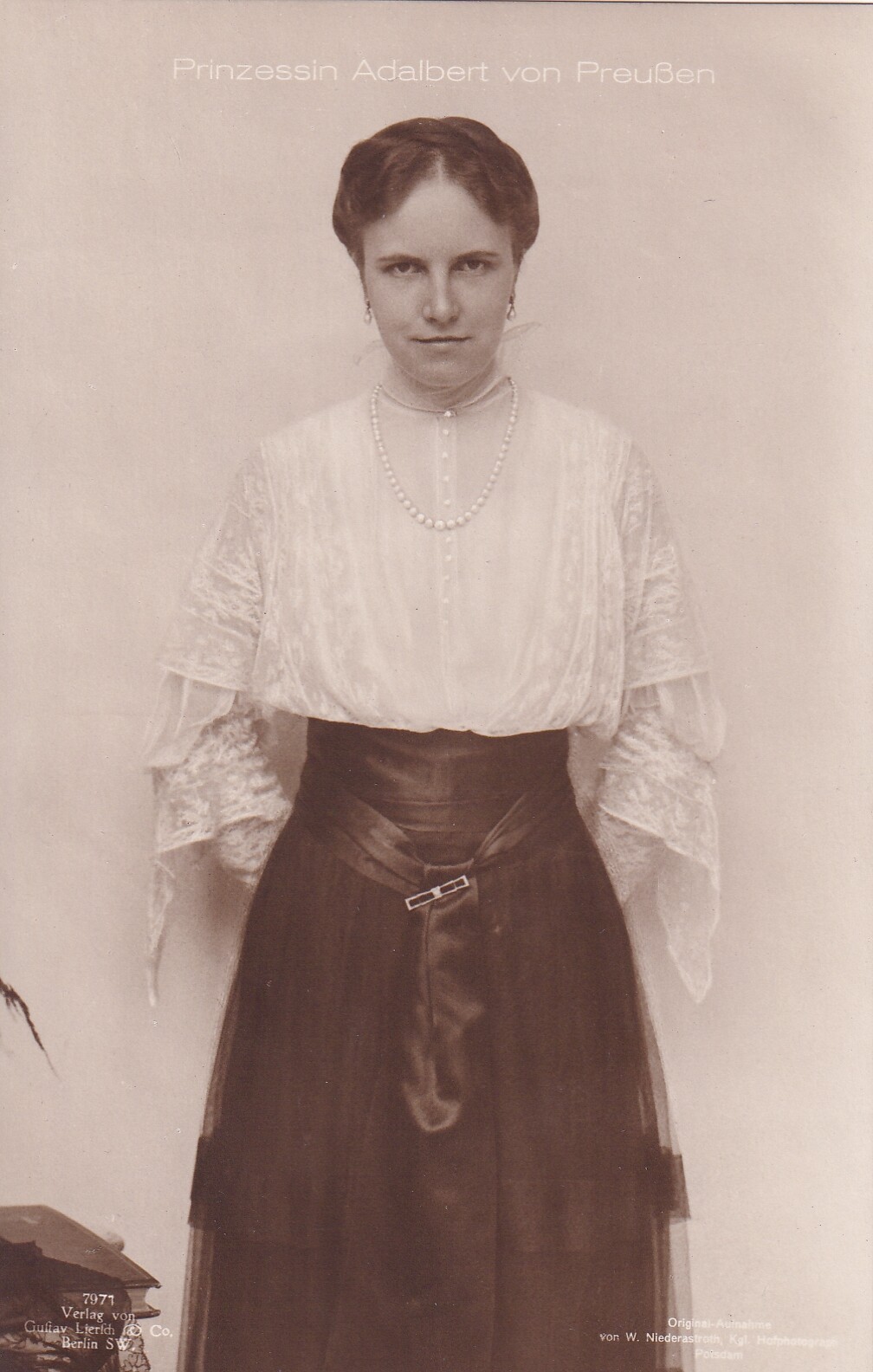Bildpostkarte mit Foto der Prinzessin Adelheid von Preußen, 1918 (Schloß Wernigerode GmbH RR-F)