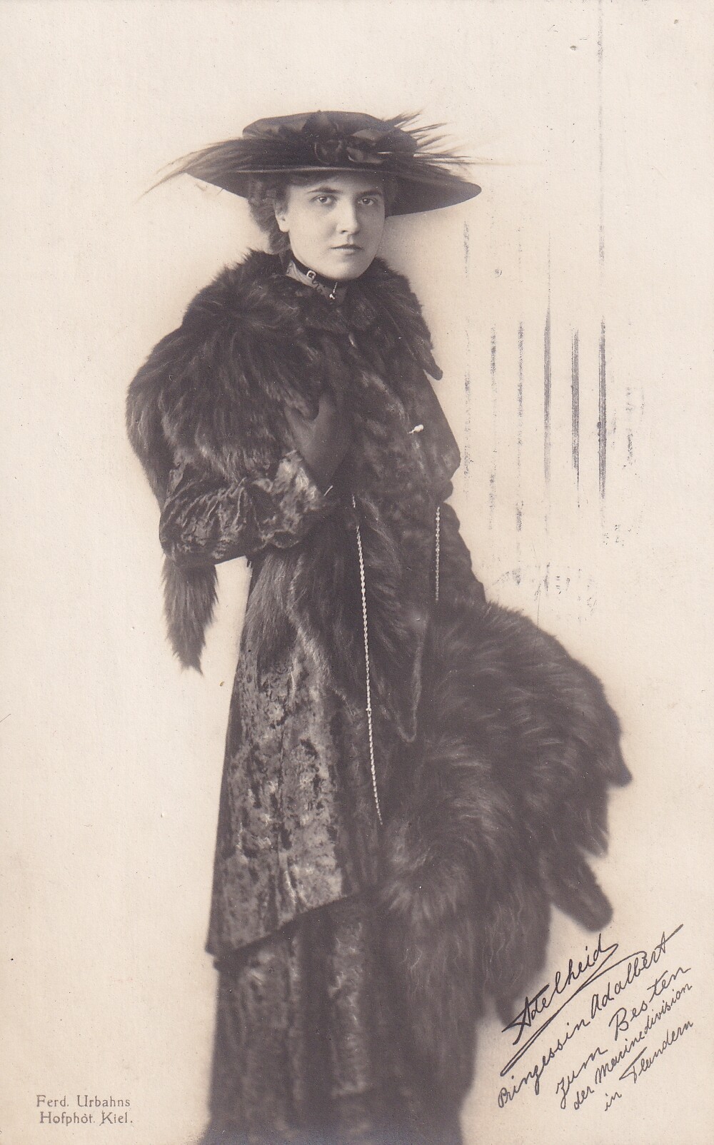 Bildpostkarte mit Foto der Prinzessin Adelheid von Preußen, 1916 (Schloß Wernigerode GmbH RR-F)