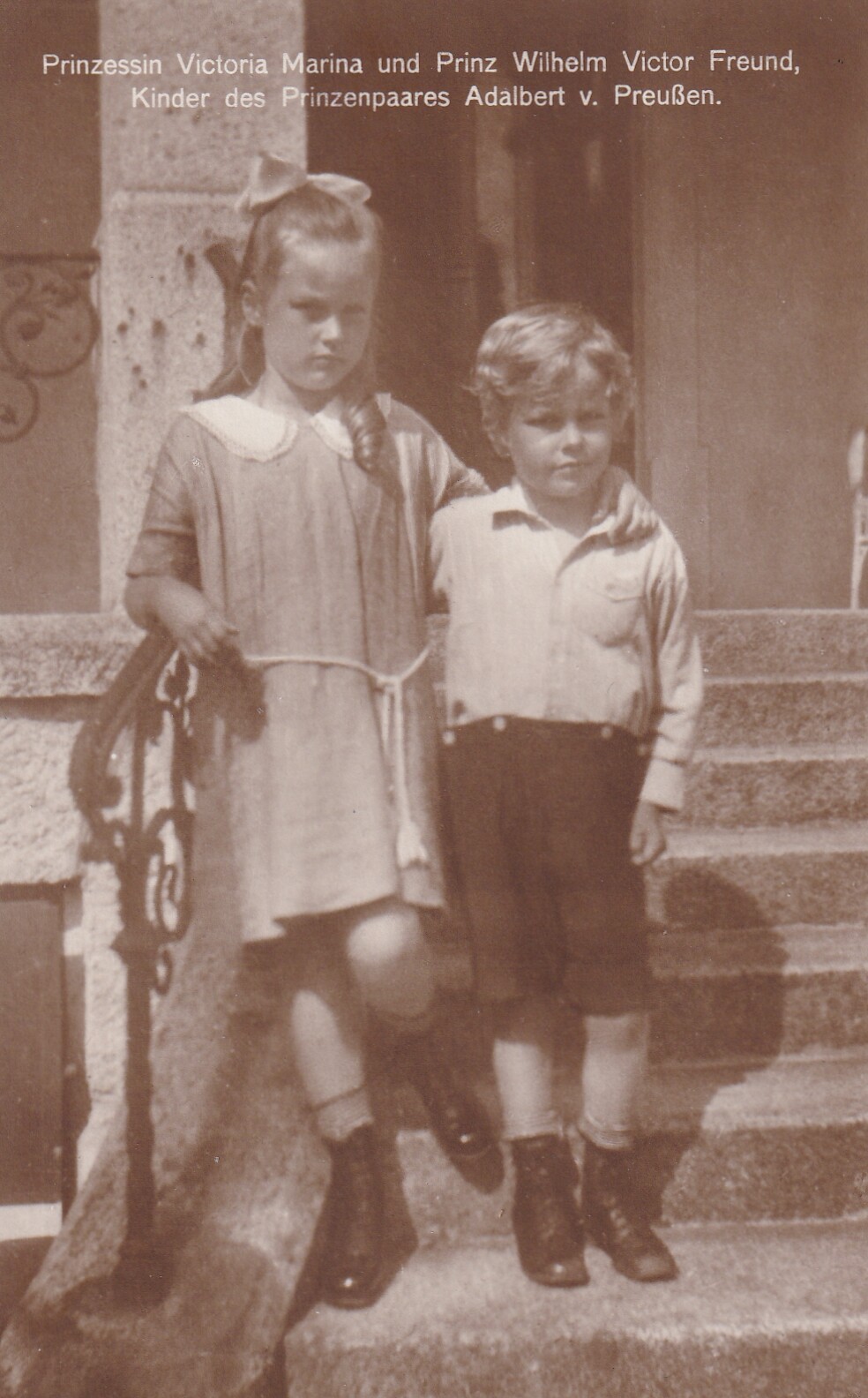 Bildpostkarte mit Foto der beiden Kinder von Adalbert Prinz von Preußen, 1925 (Schloß Wernigerode GmbH RR-F)
