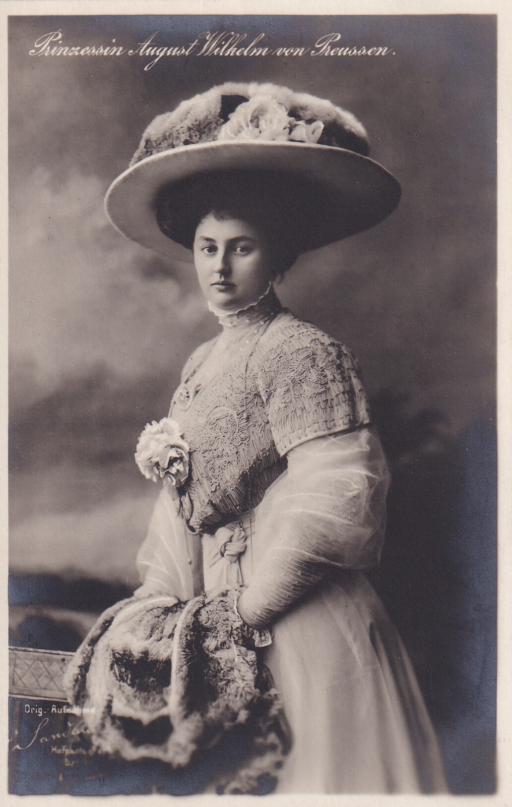 Bildpostkarte mit Foto der Prinzessin Alexandra Viktoria von Preußen, 1909 (Schloß Wernigerode GmbH RR-F)