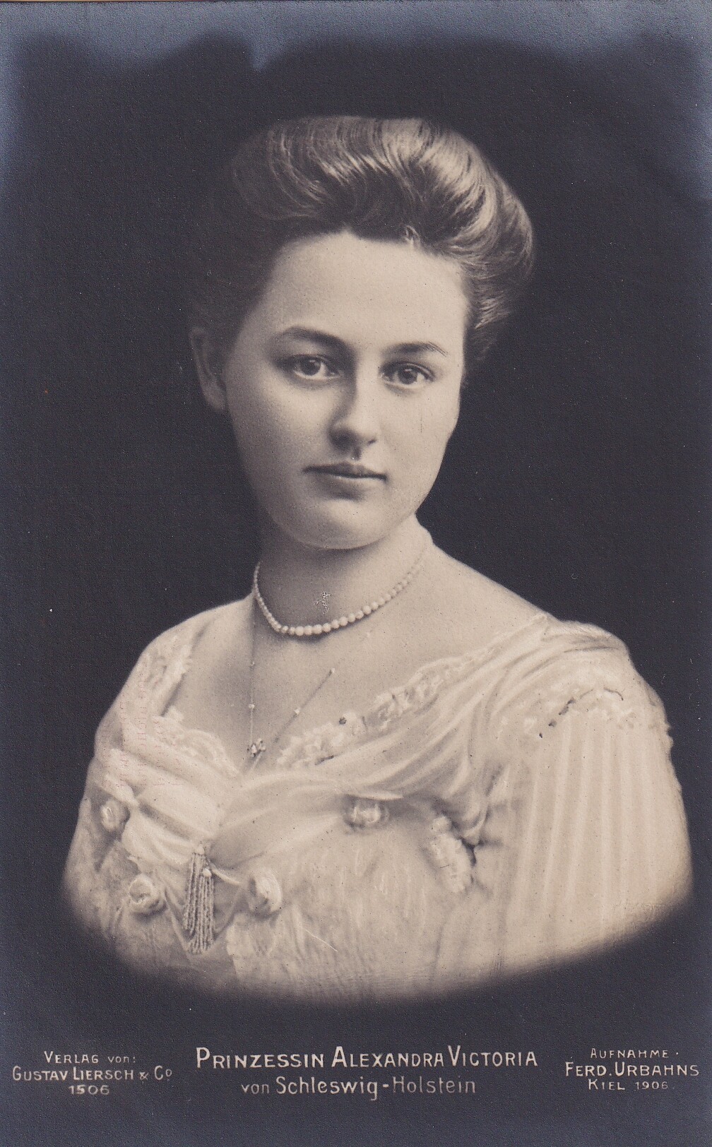 Bildpostkarte mit Foto der Prinzessin Alexandra Victoria von Schleswig-Holstein-Sonderburg-Glücksburg, 1906 (Schloß Wernigerode GmbH RR-F)