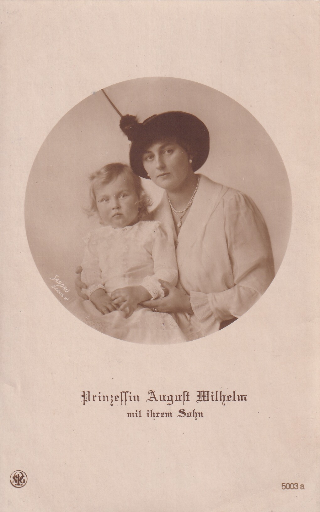 Bildpostkarte mit Foto der Prinzessin Alexandra Viktoria von Preußen mit ihrem Sohn, 1914 (Schloß Wernigerode GmbH RR-F)