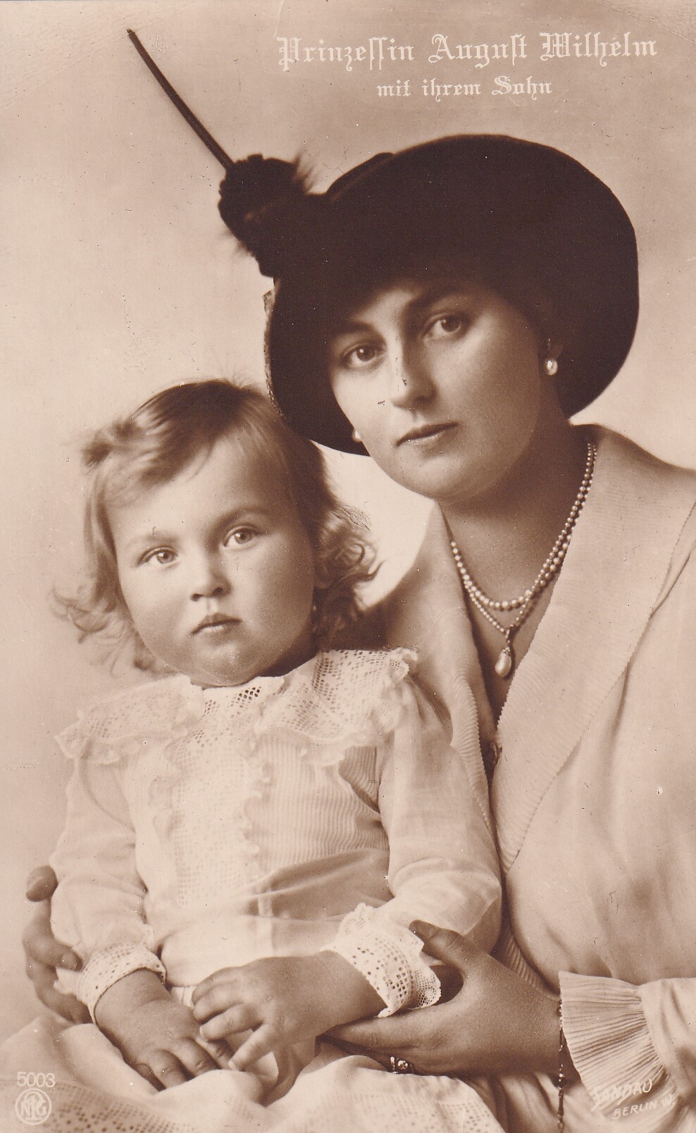 Bildpostkarte mit Foto der Prinzessin Alexandra Viktoria von Preußen mit ihrem Sohn, 1914 (Schloß Wernigerode GmbH RR-F)