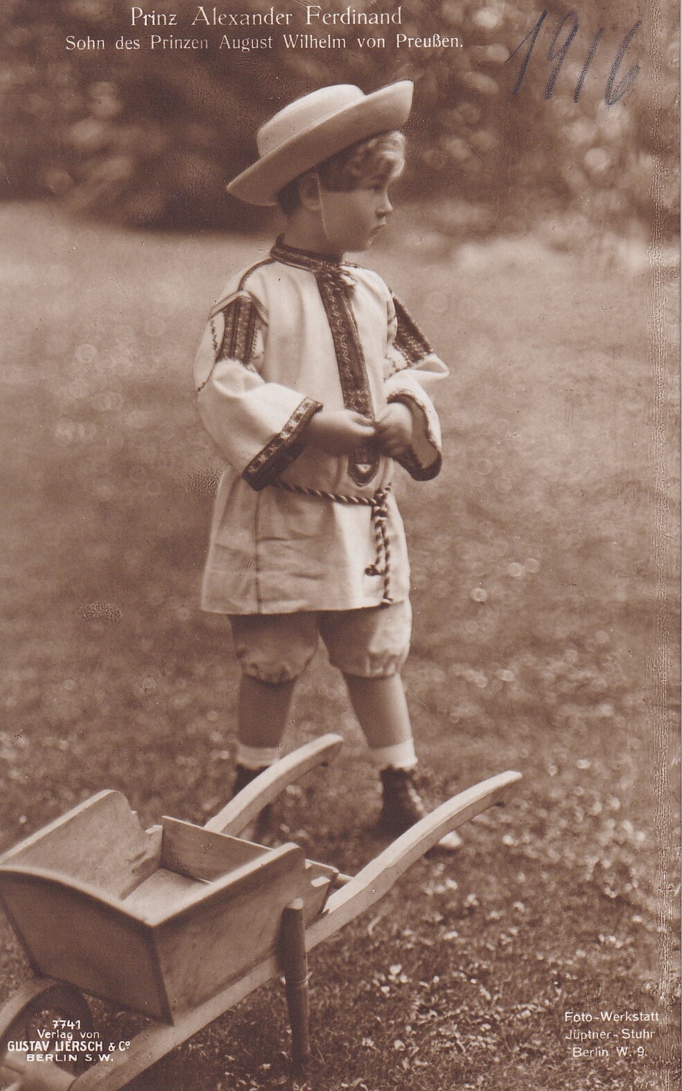 Bildpostkarte mit Foto des Prinzen Alexander Ferdinand von Preußen, 1916 (Schloß Wernigerode GmbH RR-F)