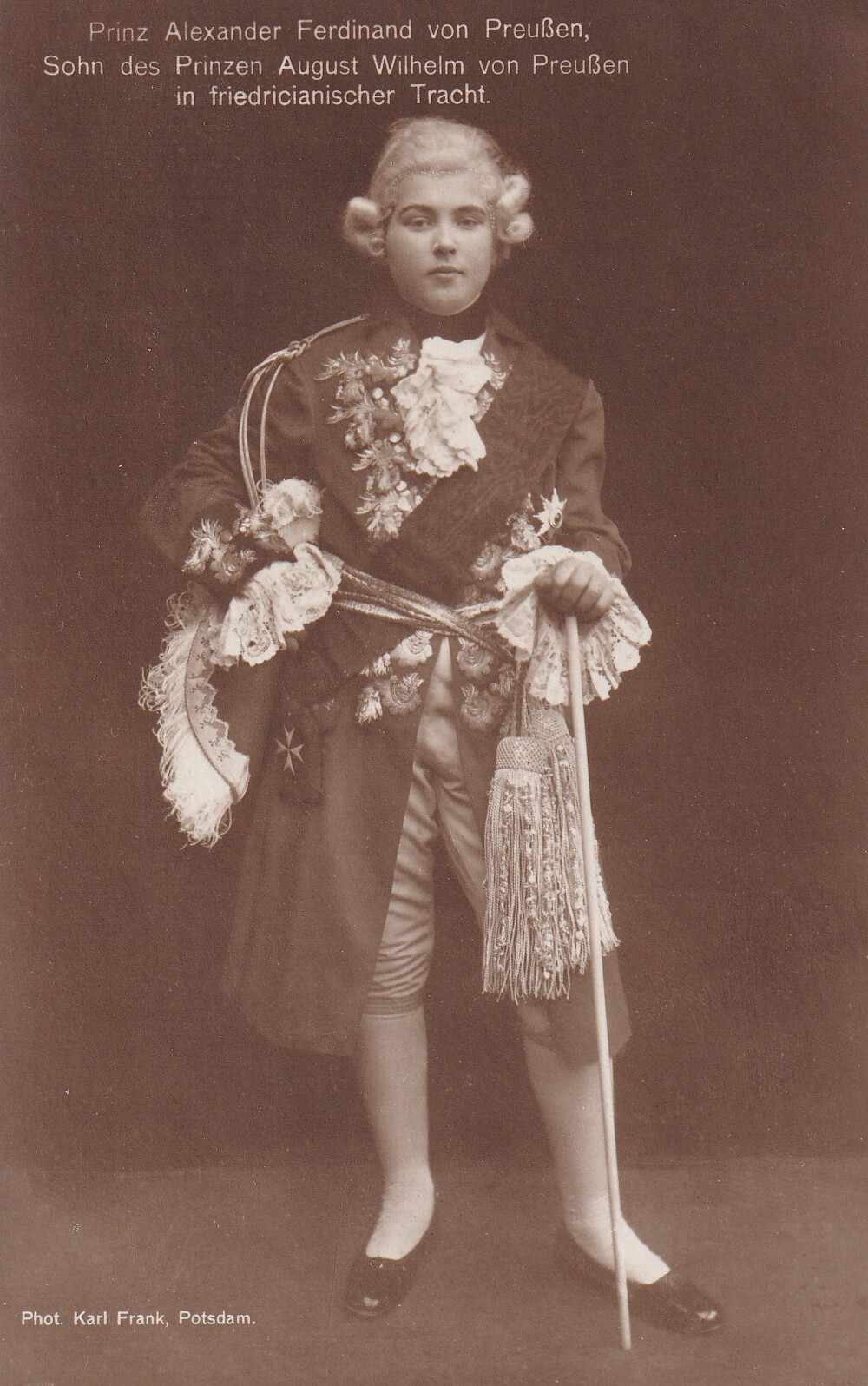 Bildpostkarte mit Foto des Alexander Ferdinand Prinz von Preußen in friderizianischem Kostüm, 1922 (Schloß Wernigerode GmbH RR-F)