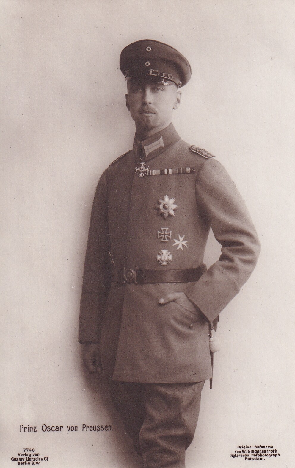Bildpostkarte mit Foto des Prinzen Oskar von Preußen (1888-1958), 1915 (Schloß Wernigerode GmbH RR-F)