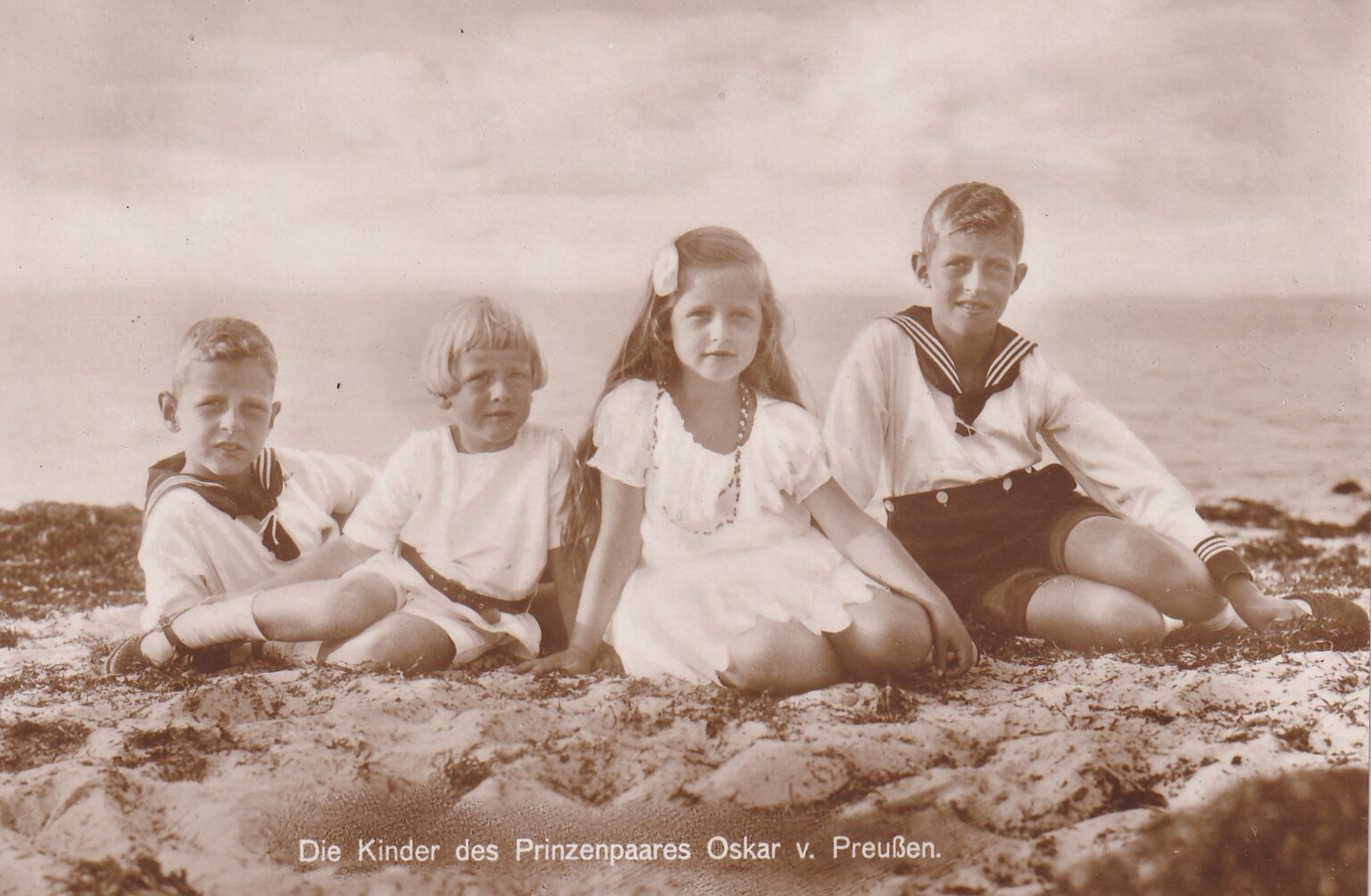 Bildpostkarte mit Foto der Kinder des Oskar Prinz von Preußen, 1925/26 (Schloß Wernigerode GmbH RR-F)