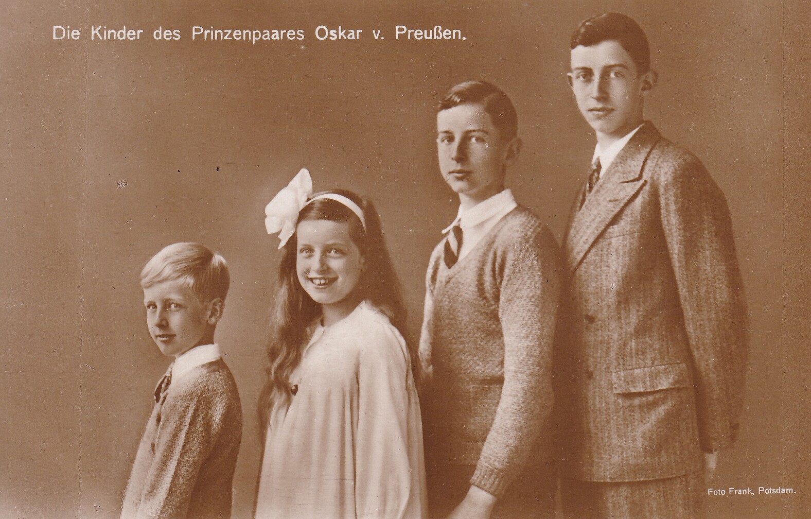 Bildpostkarte mit Foto der Kinder des Oskar Prinz von Preußen, 1930 (Schloß Wernigerode GmbH RR-F)