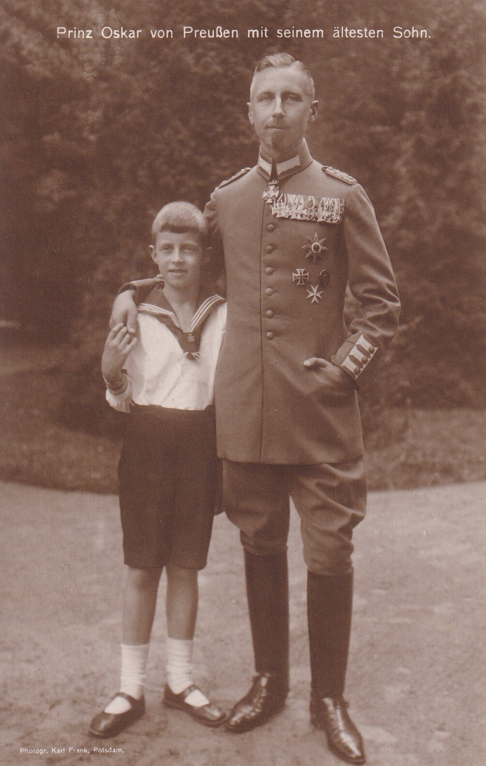 Bildpostkarte mit Foto des Oskar Prinz von Preußen mit seinem ältesten Sohn, 1924 (Schloß Wernigerode GmbH RR-F)