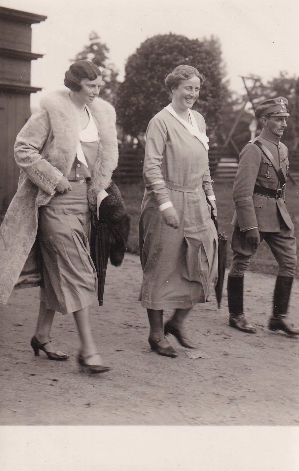 Bildpostkarte mit Foto der preußischen Prinzessinnen Ina Marie und Charlotte Agnes, 1932 (Schloß Wernigerode GmbH RR-F)