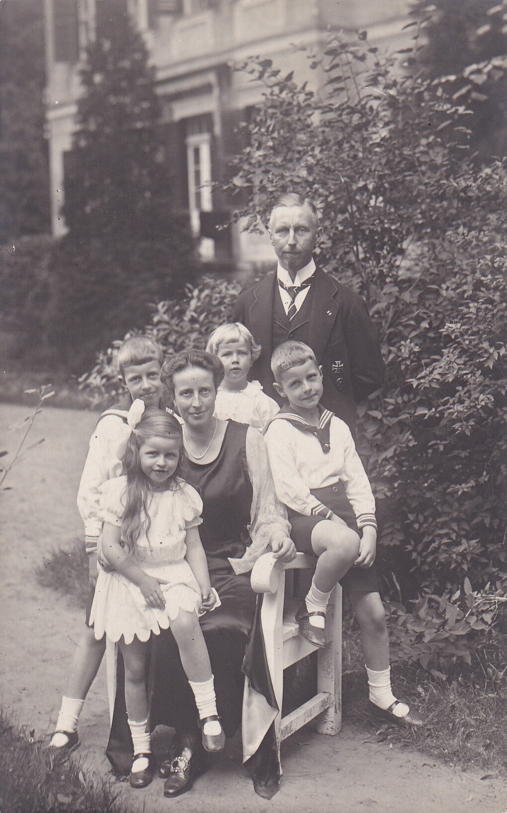 Bildpostkarte mit Foto der Familie des Oskar Prinz von Preußen, 1924 (Schloß Wernigerode GmbH RR-F)