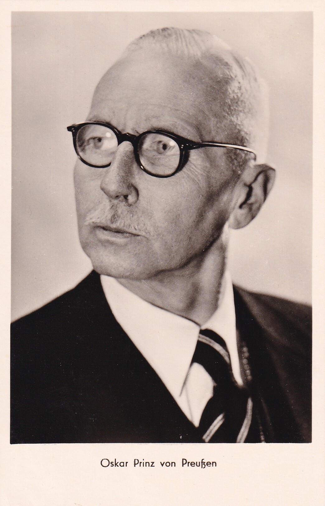 Bildpostkarte mit Foto des Oskar Prinz von Preußen, 1953 (Schloß Wernigerode GmbH RR-F)