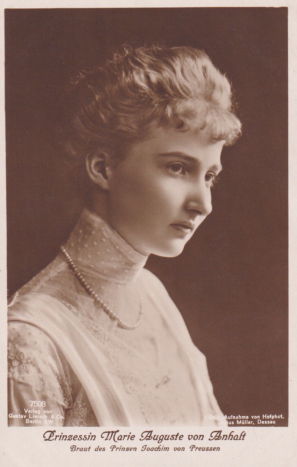 Bildpostkarte mit Foto der Prinzessin Marie Auguste von Anhalt, 1915 (Schloß Wernigerode GmbH RR-F)