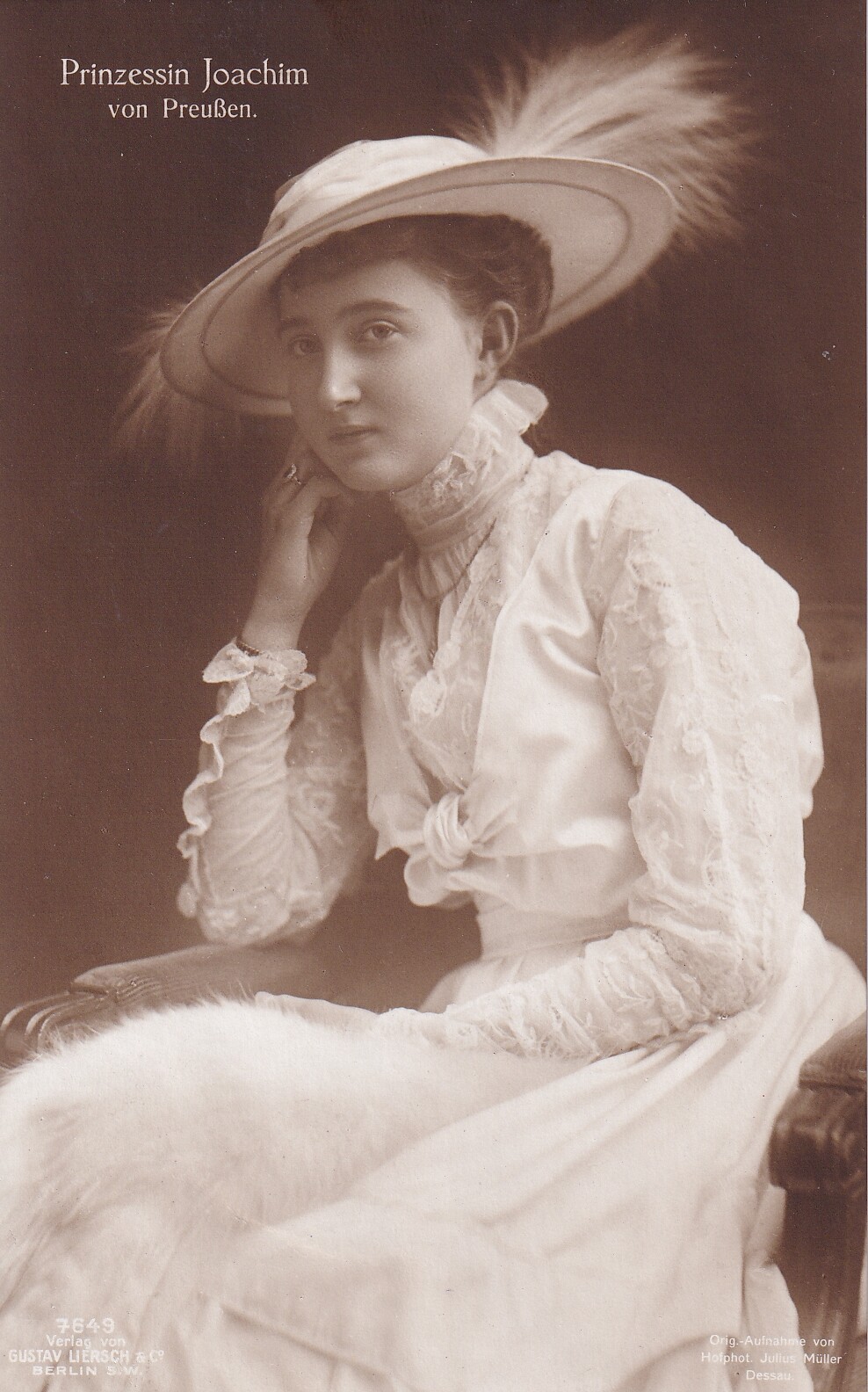 Bildpostkarte mit Foto der Prinzessin Marie Auguste von Preußen, 1916 (Schloß Wernigerode GmbH RR-F)