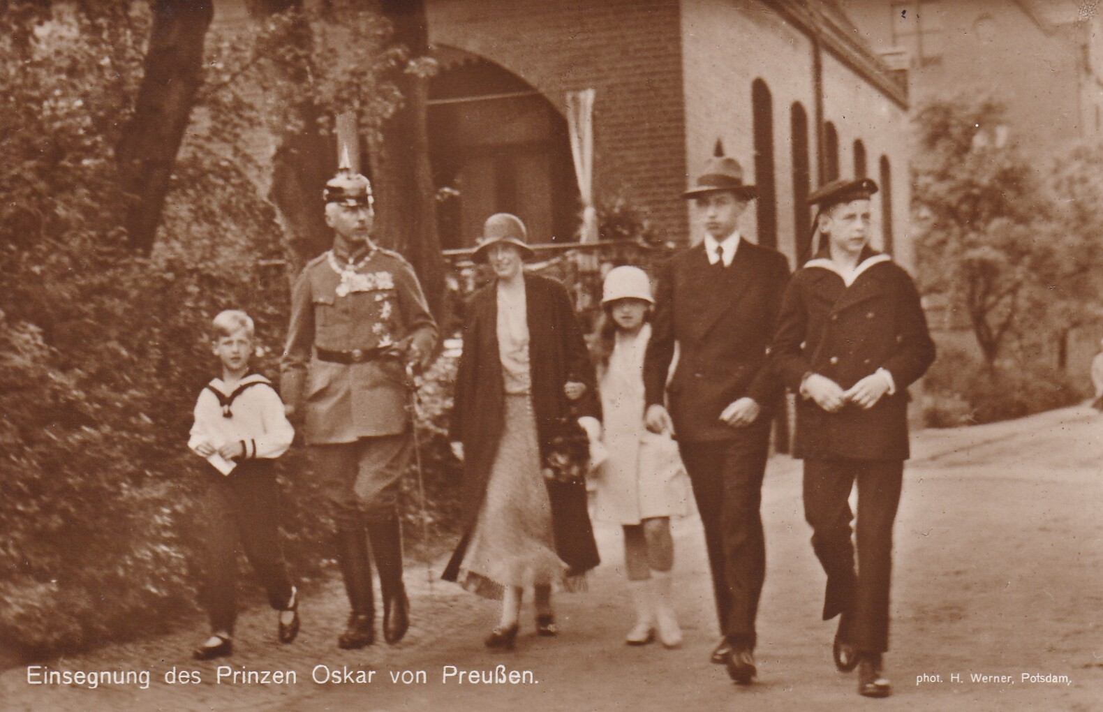 Bildpostkarte mit Foto der Familie des Oskar Prinz von Preußen, 1930 (Schloß Wernigerode GmbH RR-F)