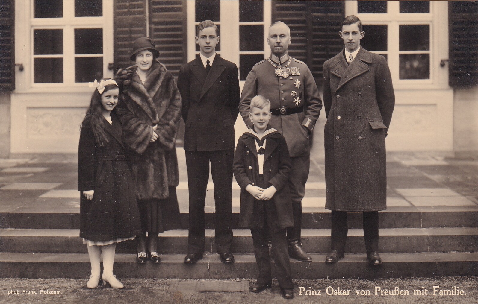 Bildpostkarte mit Foto der Familie des Oskar Prinz von Preußen, 1932 (Schloß Wernigerode GmbH RR-F)