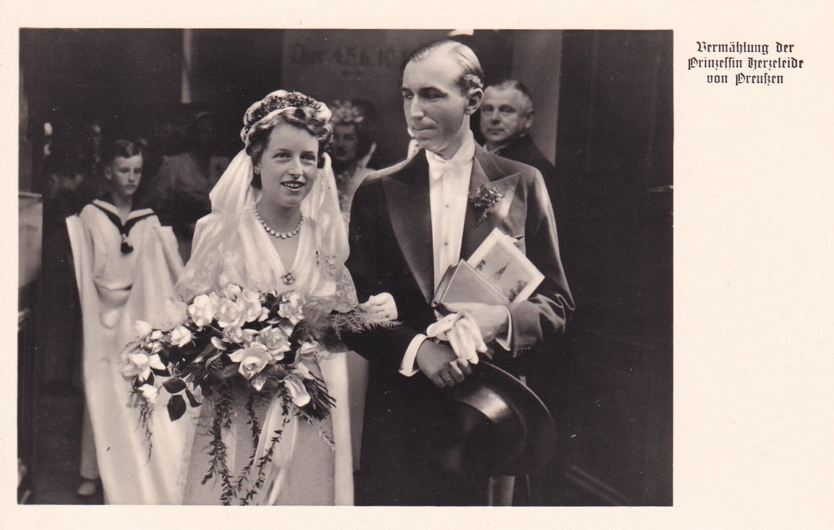 Bildpostkarte mit Foto von der Hochzeit der Herzeleide Prinzessin von Preußen, 1938 (Schloß Wernigerode GmbH RR-F)