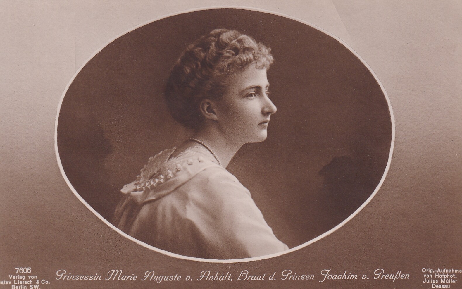 Bildpostkarte mit Foto der Prinzessin Marie Auguste von Anhalt, 1916 (Schloß Wernigerode GmbH RR-F)