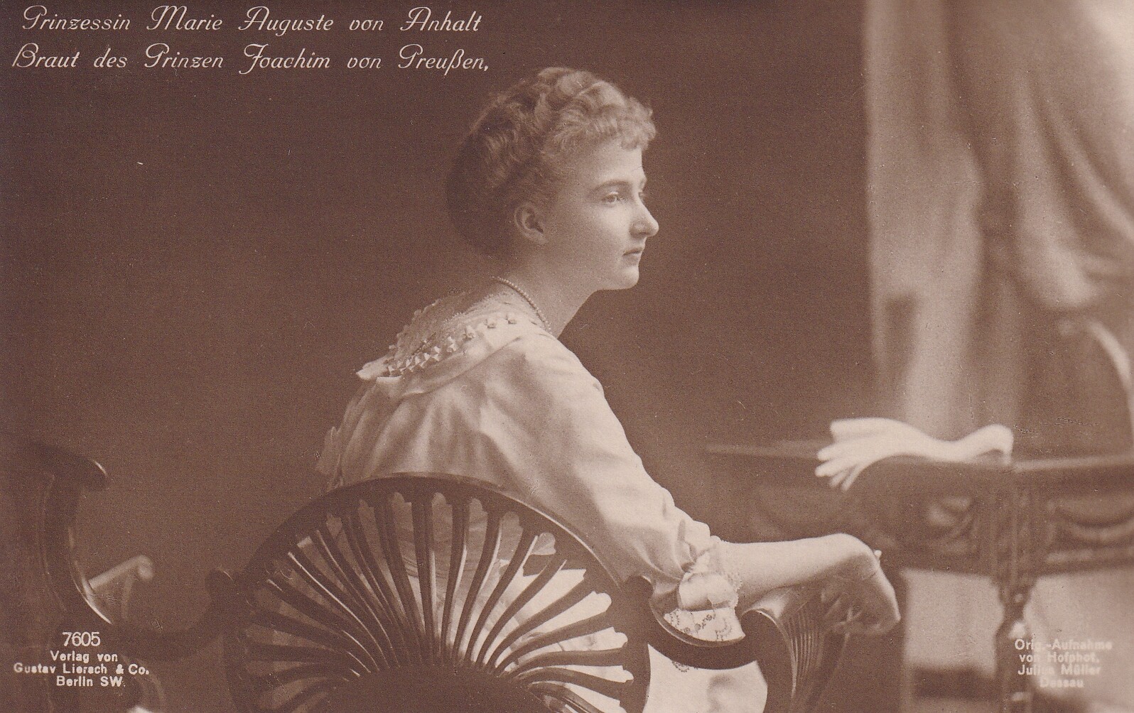 Bildpostkarte mit Foto der Prinzessin Marie Auguste von Anhalt, 1915 (Schloß Wernigerode GmbH RR-F)