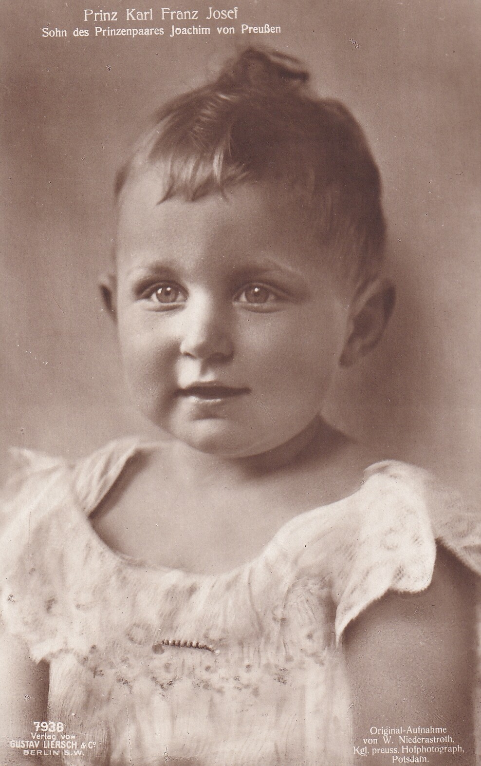 Bildpostkarte mit Foto des Prinzen Karl Franz Josef von Preußen, 1917 (Schloß Wernigerode GmbH RR-F)