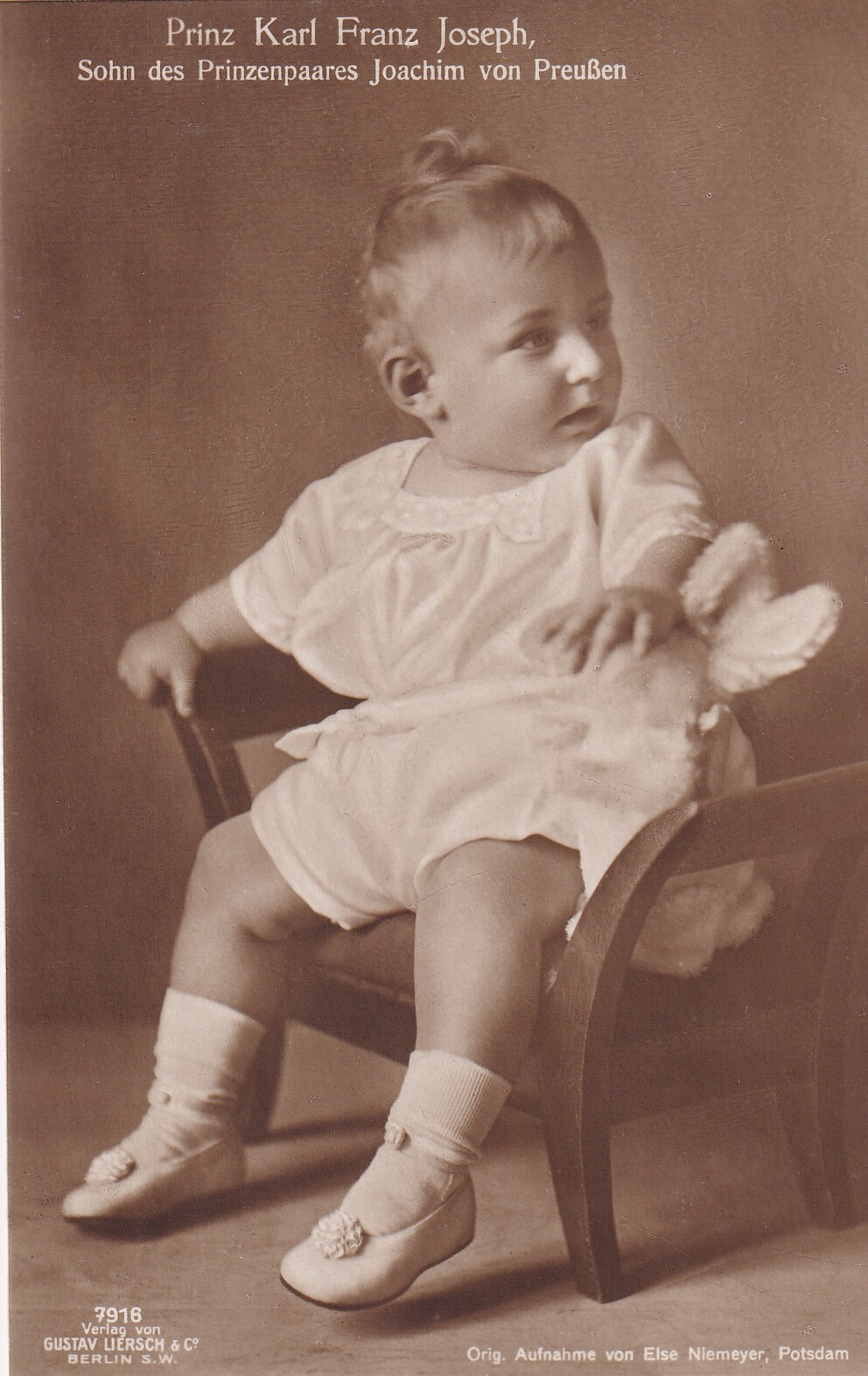Bildpostkarte mit Foto des Prinzen Karl Franz Joseph von Preußen, 1918 (Schloß Wernigerode GmbH RR-F)