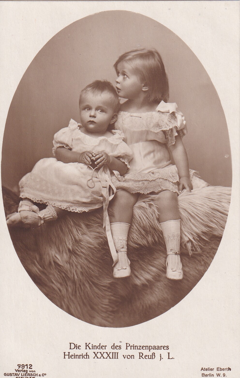 Bildpostkarte mit Foto der Kinder des Prinzen Heinrich XXXIII. Reuß, 1917 (Schloß Wernigerode GmbH RR-F)