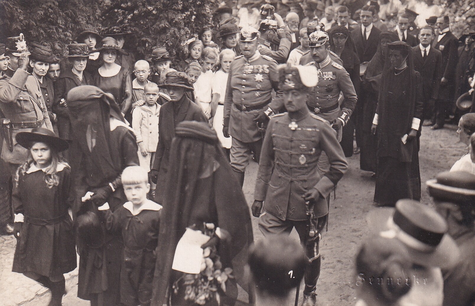 Bildpostkarte mit Foto von der Beisetzung der Viktoria Margarete Prinzessin Reuss, 1923 (Schloß Wernigerode GmbH RR-F)