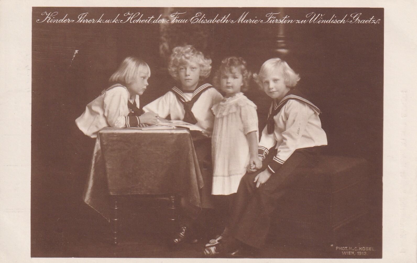 Bildpostkarte mit Foto der Kinder von Fürstin Elisabeth zu Windisch-Graetz, 1915 (Schloß Wernigerode GmbH RR-F)