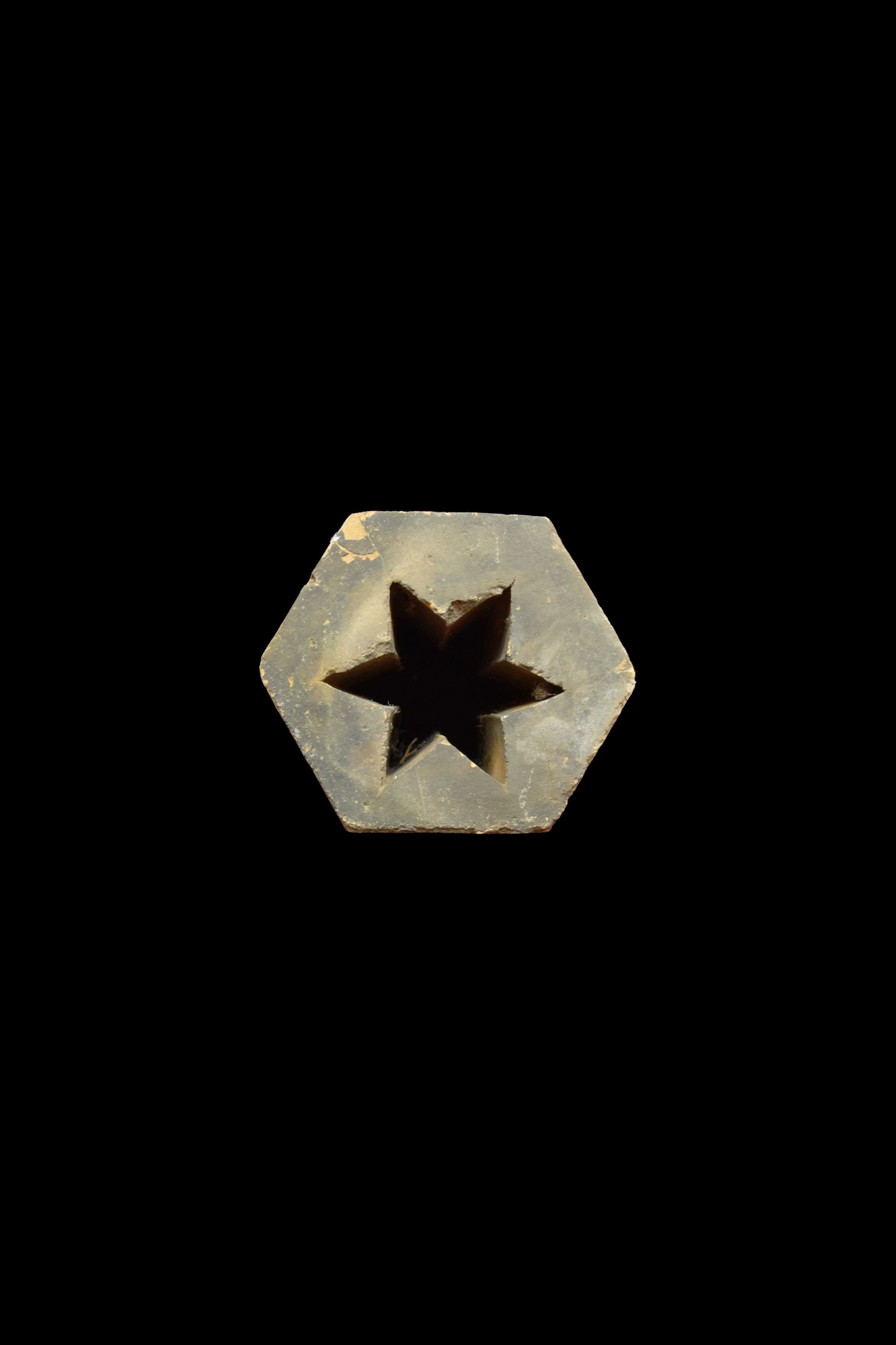 Hexagonaler Mauerziegel mit sternförmigem Langloch (Vituelles Bauteilarchiv e.V. RR-F)